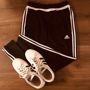 CLASSIC SLIM FITTING ADIDAS PANTS